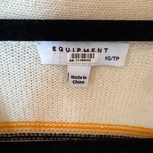 Equipment Women’s XS Cashmere and Wool blend Button Up Cardigan Sweater - Picture 2 of 3